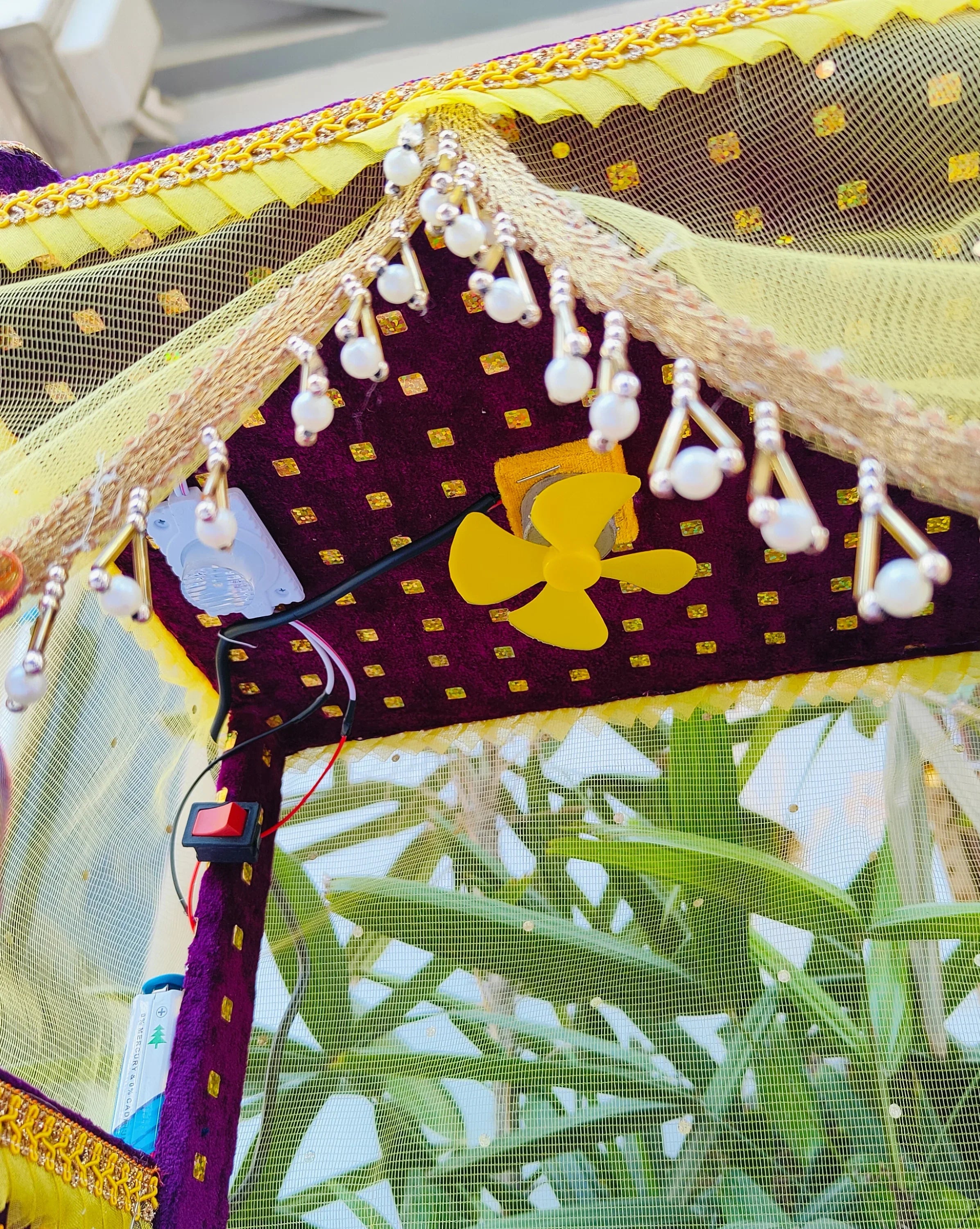 light and fan wooden bed cum singhasan for laddu gopal ji - 0 to 8 No. (random color)
