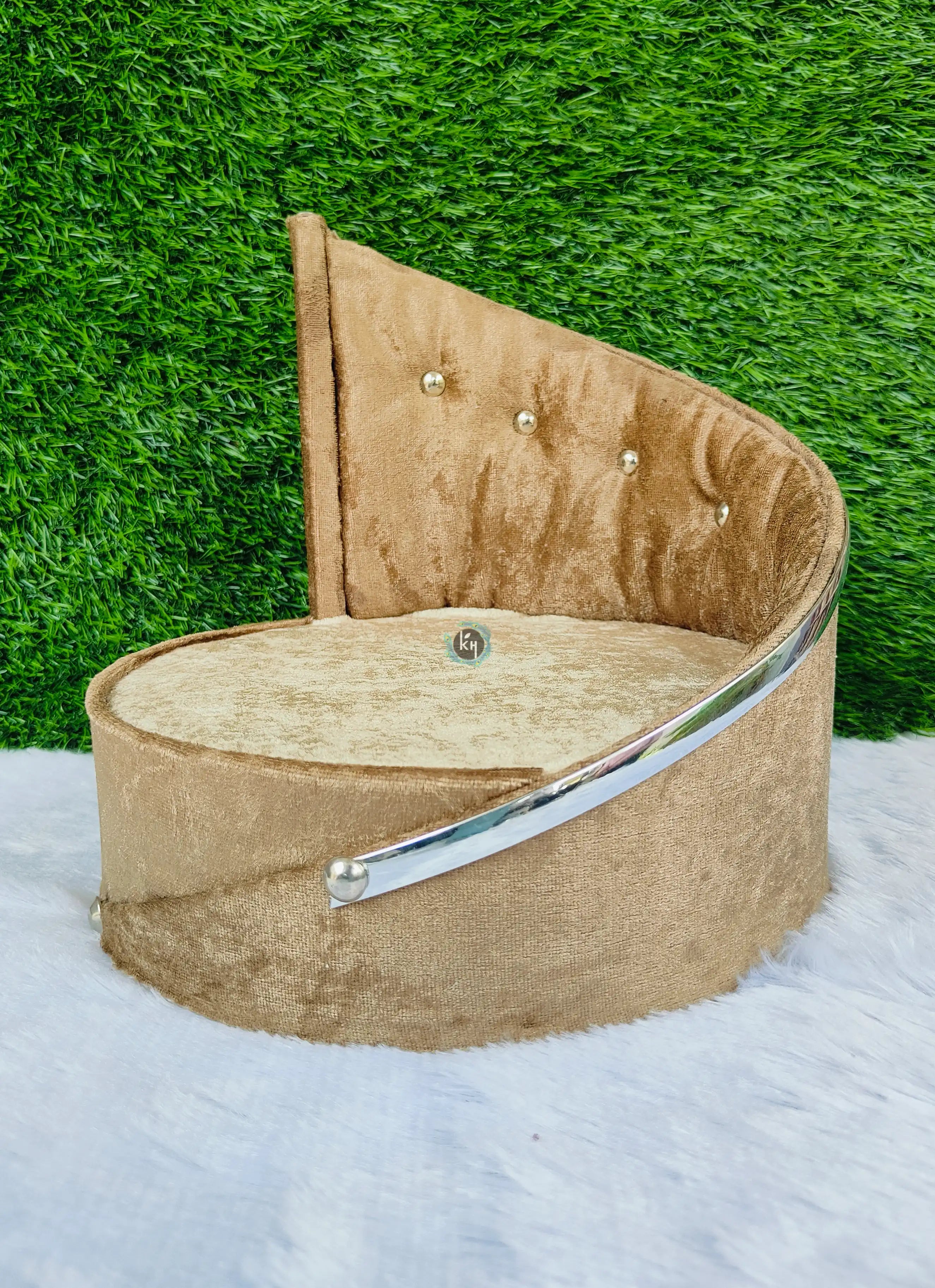 Fancy sofa cum singhasan for laddu gopal ji (random color)